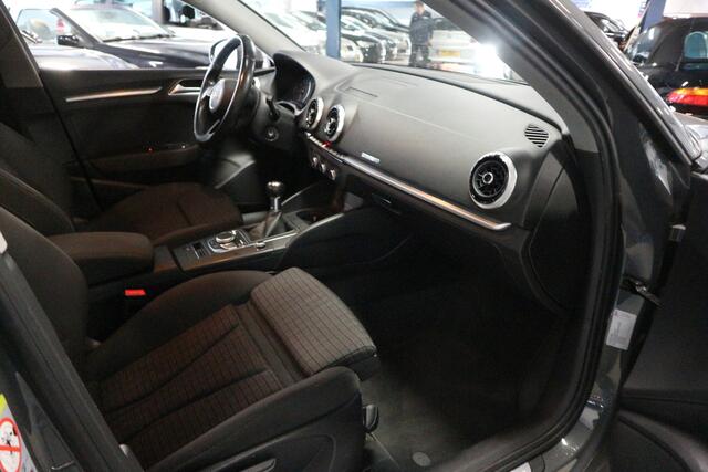 Audi A3 SPORTBACK 1.0 TFSI Sport / 12 MND GARANTIE / PANO   