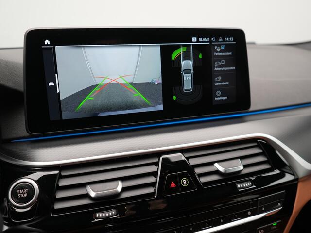 BMW 5-Serie Touring 530e M Sport PHEV 293pk Dealer O.H | Trekhaak af fabriek | Adaptive Cruise | 19L.M | Lederen Sportstoelen Verwarmd | Camera & Parkassi