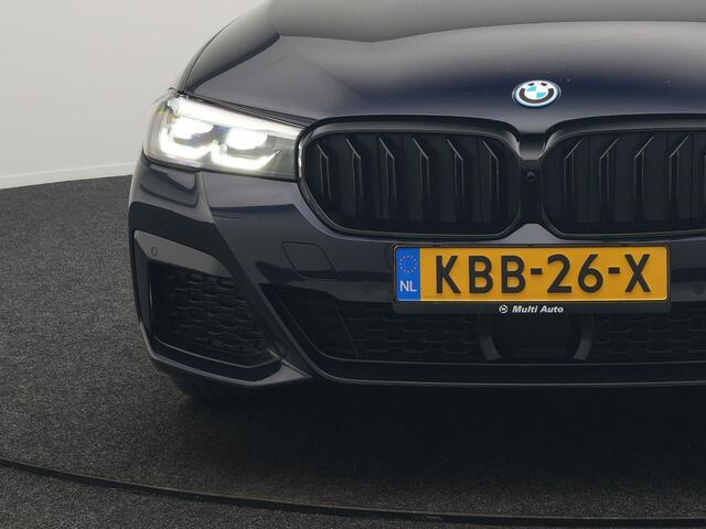 BMW 5-Serie Touring 530e M Sport PHEV 293pk Dealer O.H | Trekhaak af fabriek | Adaptive Cruise | 19L.M | Lederen Sportstoelen Verwarmd | Camera & Parkassi