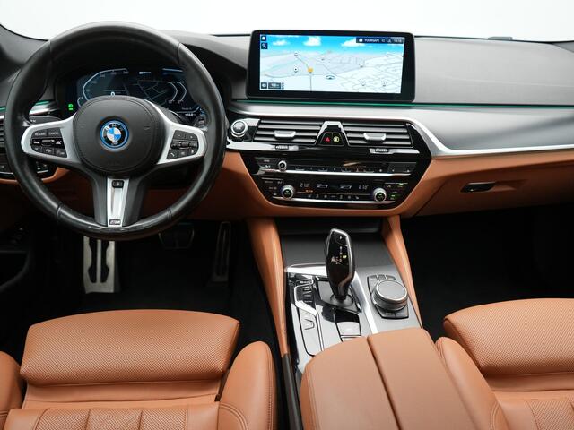 BMW 5-Serie Touring 530e M Sport PHEV 293pk Dealer O.H | Trekhaak af fabriek | Adaptive Cruise | 19L.M | Lederen Sportstoelen Verwarmd | Camera & Parkassi