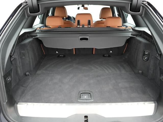 BMW 5-Serie Touring 530e M Sport PHEV 293pk Dealer O.H | Trekhaak af fabriek | Adaptive Cruise | 19L.M | Lederen Sportstoelen Verwarmd | Camera & Parkassi
