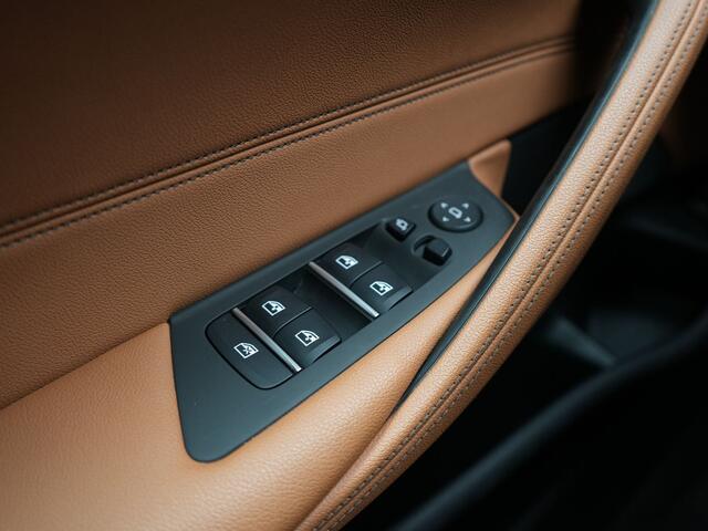 BMW 5-Serie Touring 530e M Sport PHEV 293pk Dealer O.H | Trekhaak af fabriek | Adaptive Cruise | 19L.M | Lederen Sportstoelen Verwarmd | Camera & Parkassi