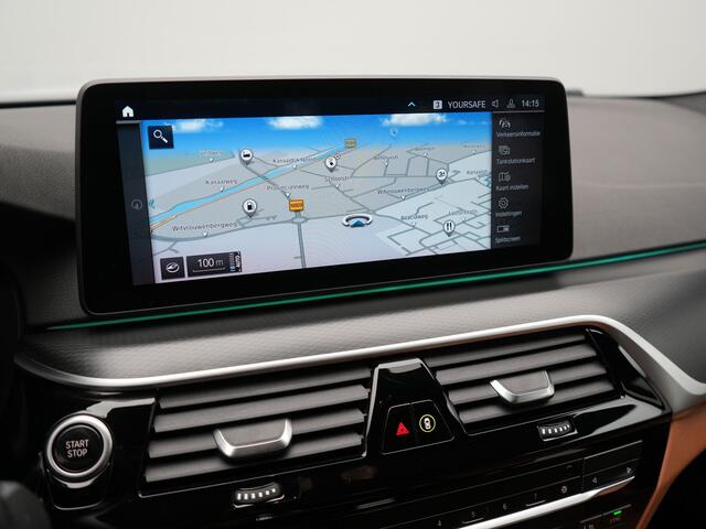 BMW 5-Serie Touring 530e M Sport PHEV 293pk Dealer O.H | Trekhaak af fabriek | Adaptive Cruise | 19L.M | Lederen Sportstoelen Verwarmd | Camera & Parkassi