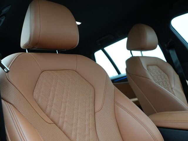 BMW 5-Serie Touring 530e M Sport PHEV 293pk Dealer O.H | Trekhaak af fabriek | Adaptive Cruise | 19L.M | Lederen Sportstoelen Verwarmd | Camera & Parkassi