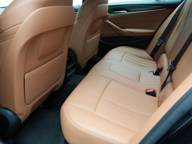 BMW 5-Serie Touring 530e M Sport PHEV 293pk Dealer O.H | Trekhaak af fabriek | Adaptive Cruise | 19L.M | Lederen Sportstoelen Verwarmd | Camera & Parkassi