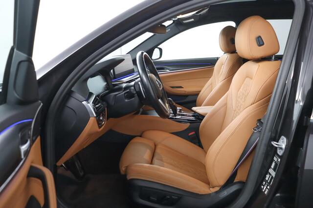 BMW 5-Serie Touring 540i xDrive Business Edition Plus | M-Sportpakket | Schuifkanteldak | Driving Assistant Proffesional