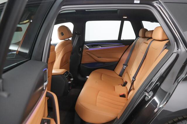 BMW 5-Serie Touring 540i xDrive Business Edition Plus | M-Sportpakket | Schuifkanteldak | Driving Assistant Proffesional