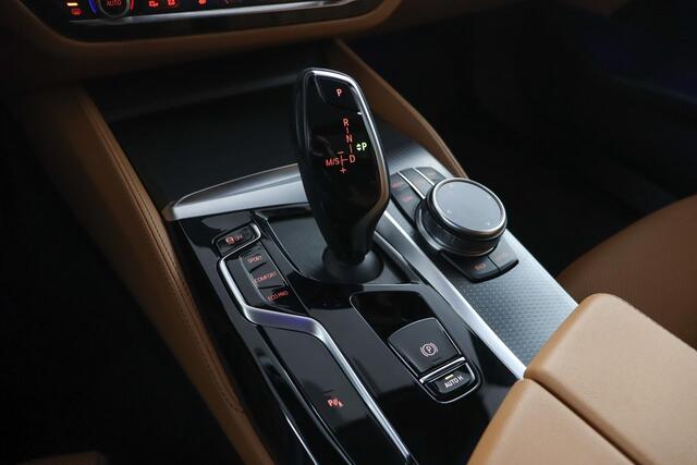 BMW 5-Serie Touring 540i xDrive Business Edition Plus | M-Sportpakket | Schuifkanteldak | Driving Assistant Proffesional