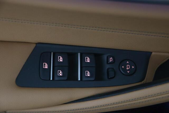 BMW 5-Serie Touring 540i xDrive Business Edition Plus | M-Sportpakket | Schuifkanteldak | Driving Assistant Proffesional