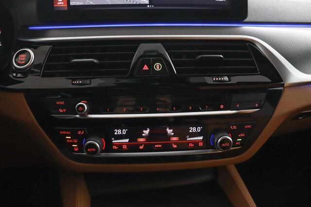 BMW 5-Serie Touring 540i xDrive Business Edition Plus | M-Sportpakket | Schuifkanteldak | Driving Assistant Proffesional
