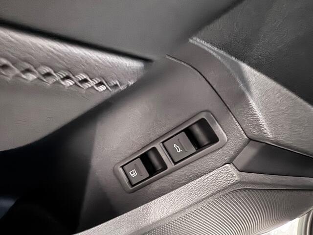 Audi A3 SPORTBACK 40 TFSI e S Edition Pano| Matrix| RS Zetels| S-Line | Keyless