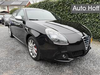 Alfa Romeo Giulietta 1.4 T Distinctive | Leer | Navi | Autom. Airco | Cruise Control | LMV | Trekhaak | Stoelverwarming | Sportstoelen | APK tot 24-03-2027