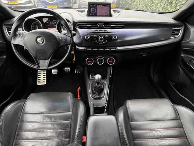 Alfa Romeo Giulietta 1.4 T Distinctive | Leer | Navi | Autom. Airco | Cruise Control | LMV | Trekhaak | Stoelverwarming | Sportstoelen | APK tot 24-03-2027