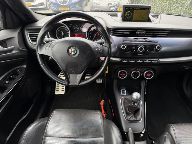 Alfa Romeo Giulietta 1.4 T Distinctive | Leer | Navi | Autom. Airco | Cruise Control | LMV | Trekhaak | Stoelverwarming | Sportstoelen | APK tot 24-03-2027
