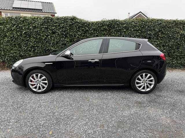 Alfa Romeo Giulietta 1.4 T Distinctive | Leer | Navi | Autom. Airco | Cruise Control | LMV | Trekhaak | Stoelverwarming | Sportstoelen | APK tot 24-03-2027