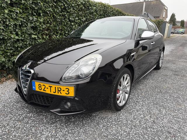 Alfa Romeo Giulietta 1.4 T Distinctive | Leer | Navi | Autom. Airco | Cruise Control | LMV | Trekhaak | Stoelverwarming | Sportstoelen | APK tot 24-03-2027