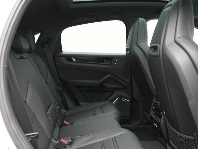 Porsche Cayenne S E-Hybrid Coup� Black Edition