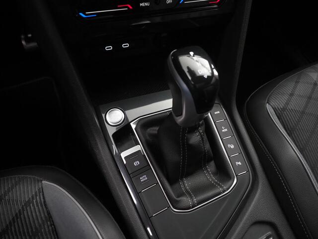 Volkswagen Tiguan 1.4 TSI eHybrid R-Line Business | Apple carplay/Android auto | Achteruitrijcamera | Stuur/Voorstoelen verwarmd | DAB | Carkit | Cruise control 