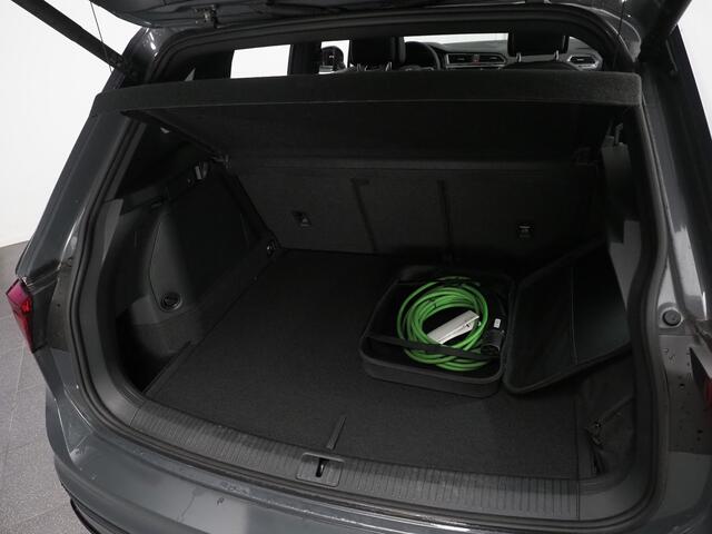 Volkswagen Tiguan 1.4 TSI eHybrid R-Line Business | Apple carplay/Android auto | Achteruitrijcamera | Stuur/Voorstoelen verwarmd | DAB | Carkit | Cruise control 