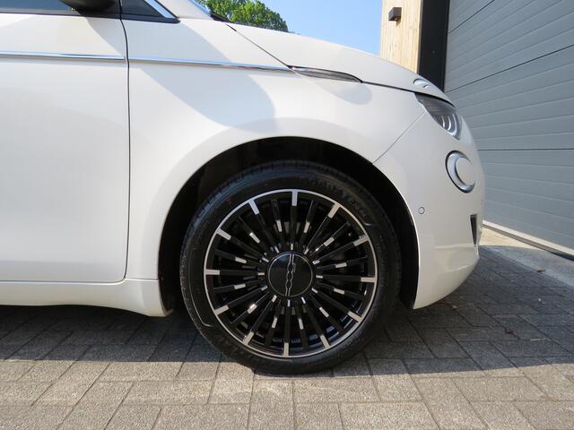 Fiat E-500 La Prima 42 kWh leder Carplay Luxste uitvoering