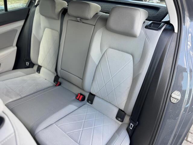 Volkswagen Golf 1.5 TSI Life Business |Pano dak|Ambient lighting|Camera|Carplay|Full LED