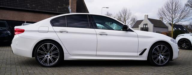 BMW 5-Serie 530e iPerformance High Executive | M-pakket | Massage | Stoelverwarming/verkoeling | Head up | Adaptieve cruise | NAP