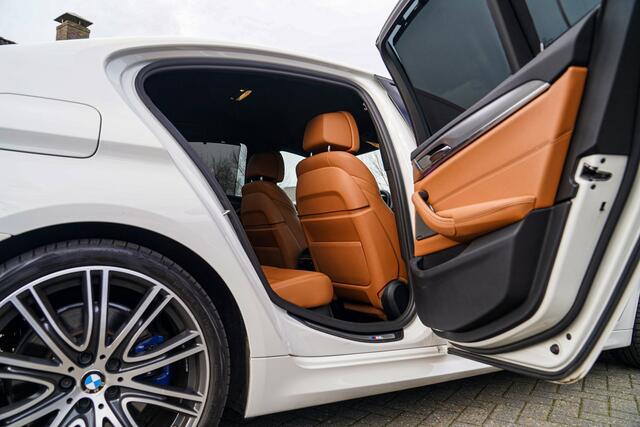 BMW 5-Serie 530e iPerformance High Executive | M-pakket | Massage | Stoelverwarming/verkoeling | Head up | Adaptieve cruise | NAP