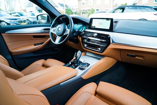BMW 5-Serie 530e iPerformance High Executive | M-pakket | Massage | Stoelverwarming/verkoeling | Head up | Adaptieve cruise | NAP