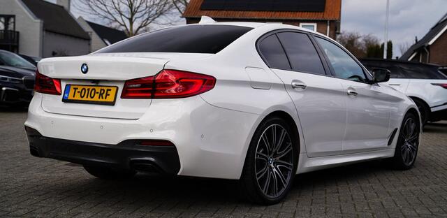 BMW 5-Serie 530e iPerformance High Executive | M-pakket | Massage | Stoelverwarming/verkoeling | Head up | Adaptieve cruise | NAP
