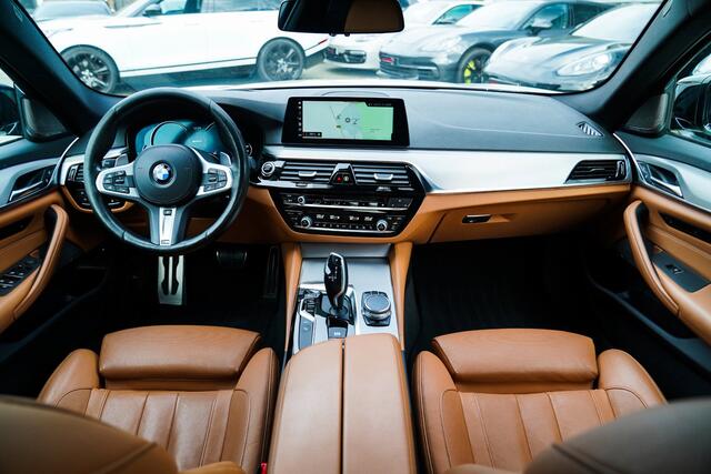 BMW 5-Serie 530e iPerformance High Executive | M-pakket | Massage | Stoelverwarming/verkoeling | Head up | Adaptieve cruise | NAP