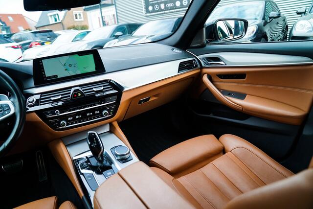 BMW 5-Serie 530e iPerformance High Executive | M-pakket | Massage | Stoelverwarming/verkoeling | Head up | Adaptieve cruise | NAP