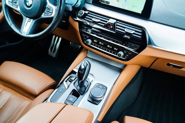 BMW 5-Serie 530e iPerformance High Executive | M-pakket | Massage | Stoelverwarming/verkoeling | Head up | Adaptieve cruise | NAP