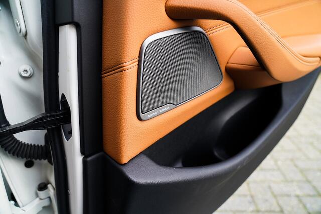 BMW 5-Serie 530e iPerformance High Executive | M-pakket | Massage | Stoelverwarming/verkoeling | Head up | Adaptieve cruise | NAP