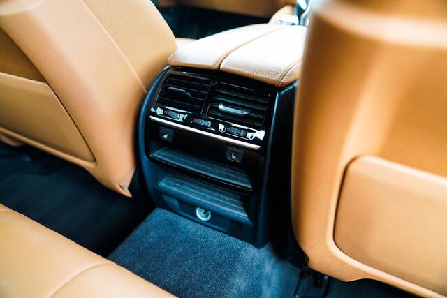 BMW 5-Serie 530e iPerformance High Executive | M-pakket | Massage | Stoelverwarming/verkoeling | Head up | Adaptieve cruise | NAP