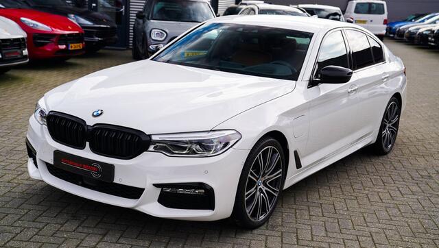 BMW 5-Serie 530e iPerformance High Executive | M-pakket | Massage | Stoelverwarming/verkoeling | Head up | Adaptieve cruise | NAP