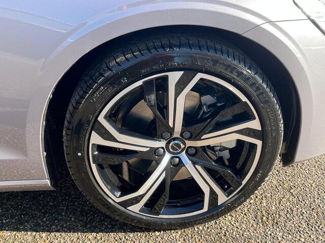 Volvo V60 T6 Plug-in hybrid AWD Plus Dark | Panoramadak | Harman/Kardon | Stoel/Stuur Verwarming |