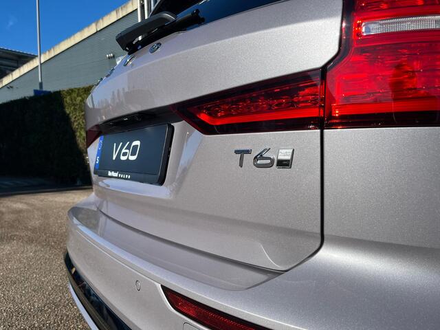 Volvo V60 T6 Plug-in hybrid AWD Plus Dark | Panoramadak | Harman/Kardon | Stoel/Stuur Verwarming |