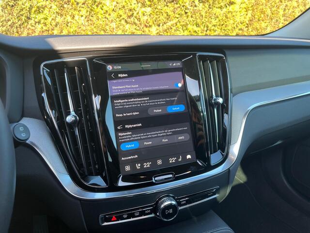 Volvo V60 T6 Plug-in hybrid AWD Plus Dark | Panoramadak | Harman/Kardon | Stoel/Stuur Verwarming |