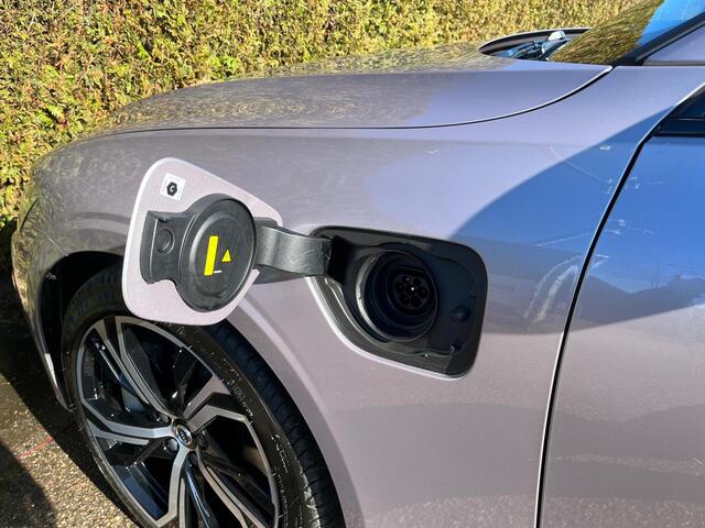 Volvo V60 T6 Plug-in hybrid AWD Plus Dark | Panoramadak | Harman/Kardon | Stoel/Stuur Verwarming |