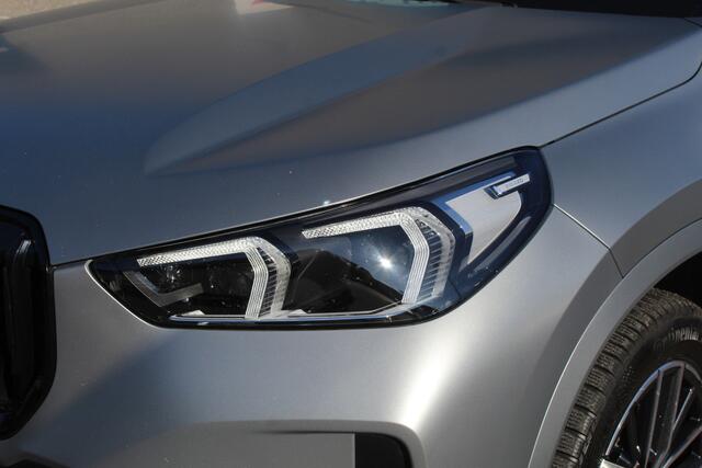 BMW X1 xDrive25e Orig NL auto/Dealeronderhouden/Sfeerverlichting/Apple carplay/Navigatie/Achteruitrijcamera/Elektrische achterklep/Parkeersensoren rondom/