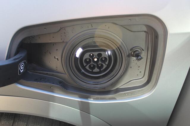 BMW X1 xDrive25e Orig NL auto/Dealeronderhouden/Sfeerverlichting/Apple carplay/Navigatie/Achteruitrijcamera/Elektrische achterklep/Parkeersensoren rondom/