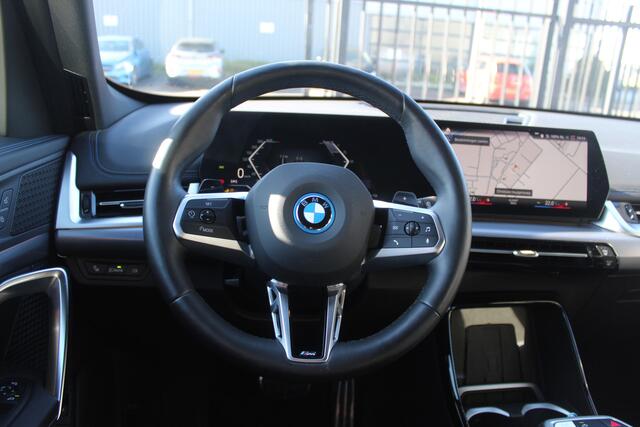 BMW X1 xDrive25e Orig NL auto/Dealeronderhouden/Sfeerverlichting/Apple carplay/Navigatie/Achteruitrijcamera/Elektrische achterklep/Parkeersensoren rondom/