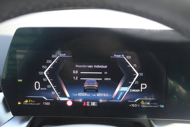 BMW X1 xDrive25e Orig NL auto/Dealeronderhouden/Sfeerverlichting/Apple carplay/Navigatie/Achteruitrijcamera/Elektrische achterklep/Parkeersensoren rondom/