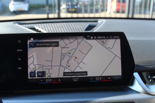 BMW X1 xDrive25e Orig NL auto/Dealeronderhouden/Sfeerverlichting/Apple carplay/Navigatie/Achteruitrijcamera/Elektrische achterklep/Parkeersensoren rondom/