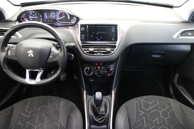 Peugeot 2008 1.2 VTi Active Pack Premium |Pano|