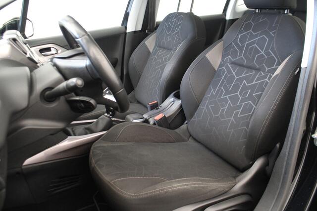 Peugeot 2008 1.2 VTi Active Pack Premium |Pano|