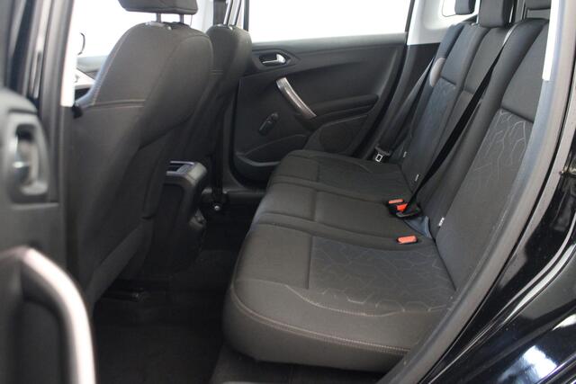 Peugeot 2008 1.2 VTi Active Pack Premium |Pano|