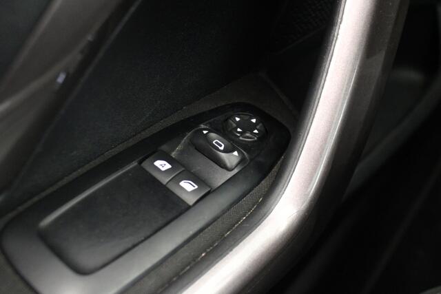 Peugeot 2008 1.2 VTi Active Pack Premium |Pano|