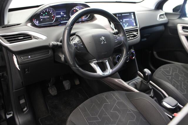 Peugeot 2008 1.2 VTi Active Pack Premium |Pano|