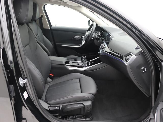 BMW 3-Serie Touring 320i Business Edition Sportline / Leder / Navi / Carplay / Origineel NL